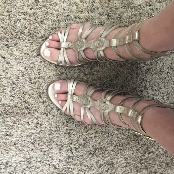 gold Gladiator sandal 11 Narrow - Picture 4 of 8